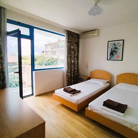 Lira Sto Appartement Pomorie