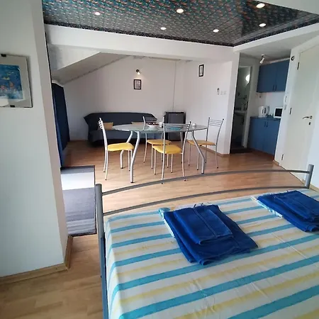 Lira Sto Apartman
