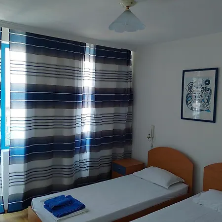 Lira Sto Apartman