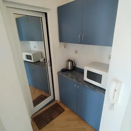 Lira Sto Apartman *