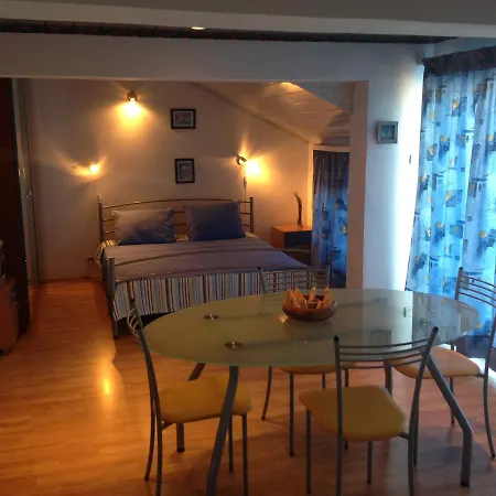 Lira Sto Apartman *