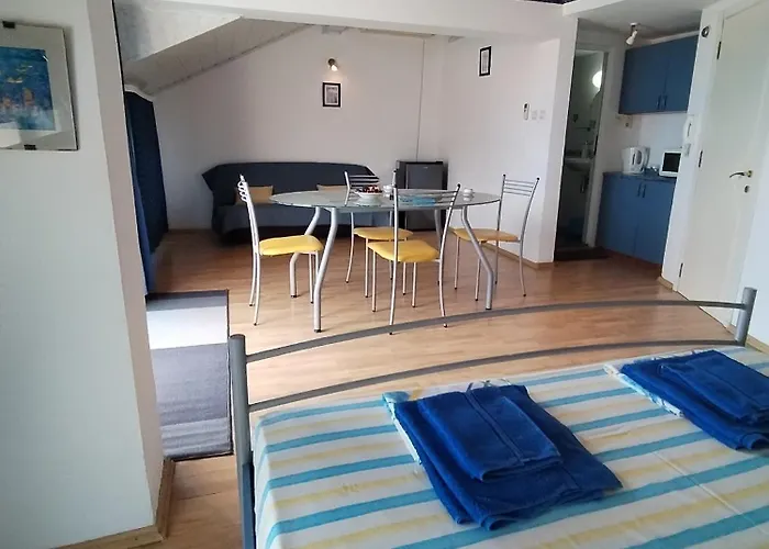 Lira Sto Apartmán