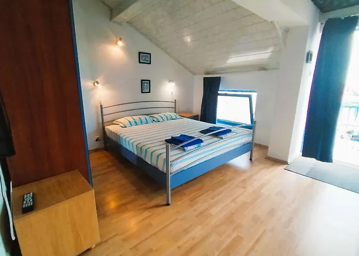 Lira Sto Apartmán *