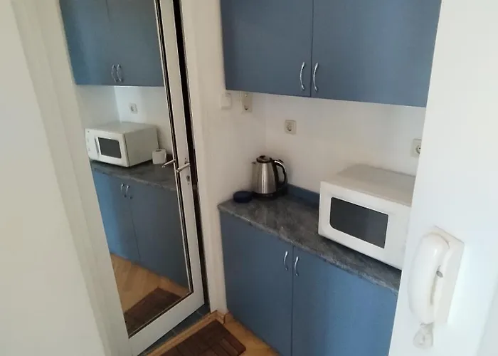 Lira Sto Apartmán *