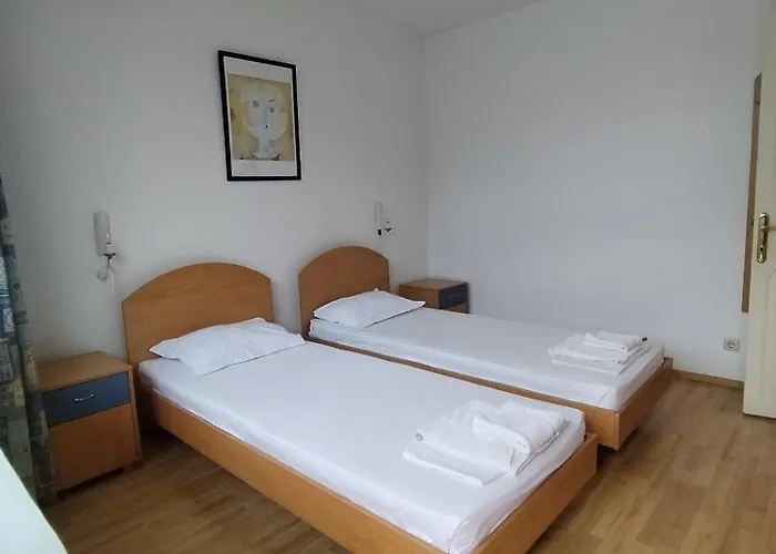 Lira Sto Apartmán