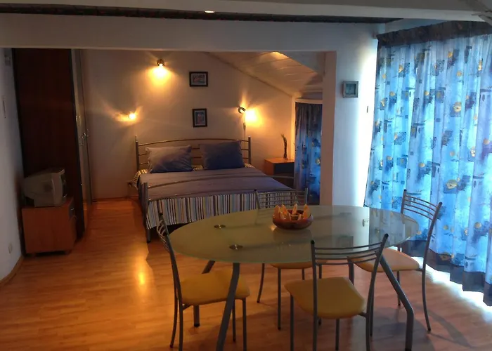 Lira Sto Apartmán *