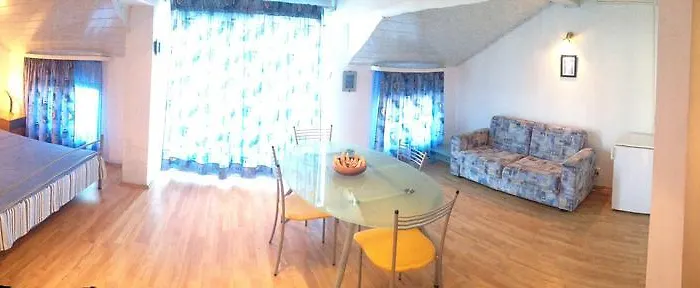 Lira Sto 公寓 帕莫瑞