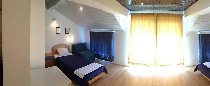 Lira Sto Apartmán *